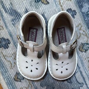 Classic L’Amour Joy White Leather Cutout Mary Jane Toddler Size 5